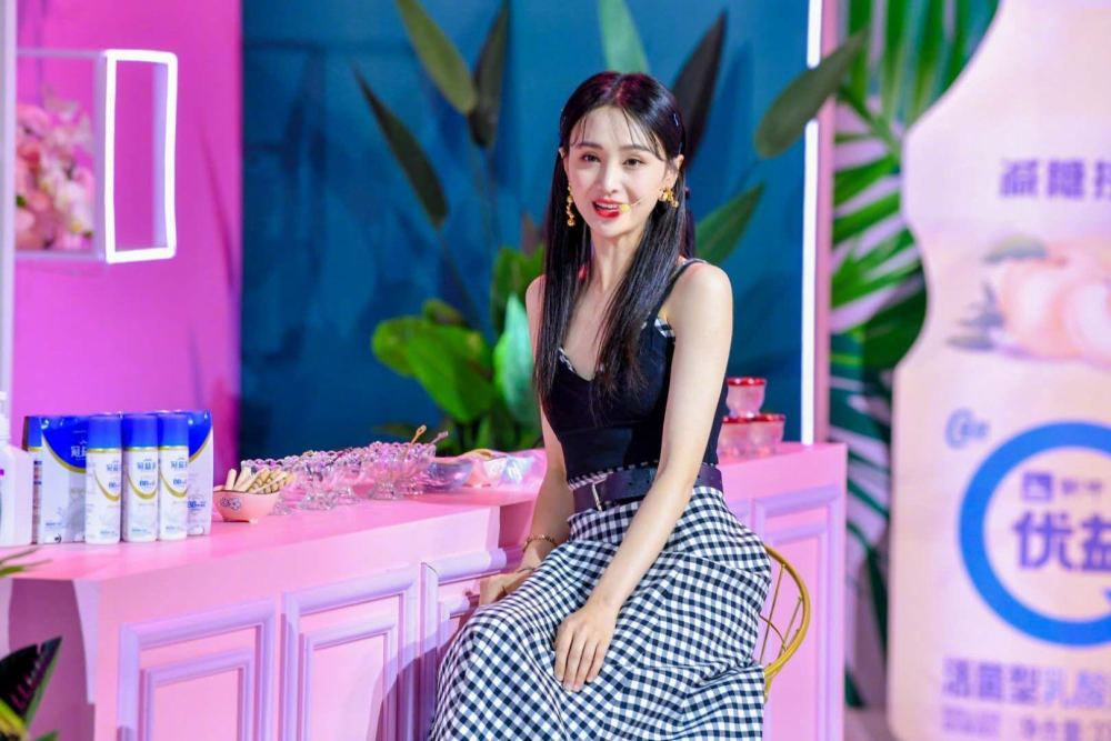 郑爽林允吴昕黄圣依罕见同框,吴昕竟那么胖?郑爽凭美貌碾压全场