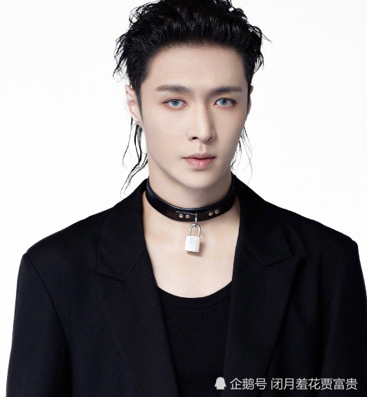 为何张艺兴总是齐刘海出镜看到他梳大背头的模样铁粉都认不出