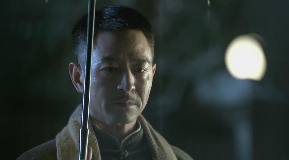 郭晓峰:《伪装者》黎叔泪洒街头,有一种情是那么的难舍