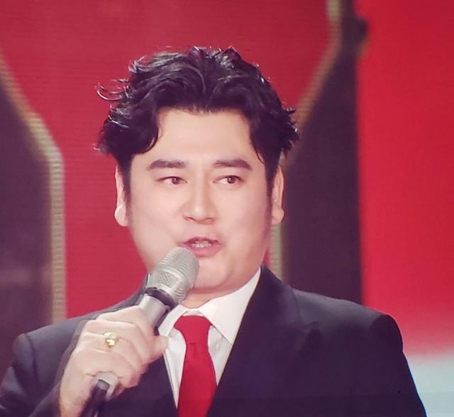 6月17日湖南晚会钱枫身材管理失控畸形的肥胖也是一种不敬业