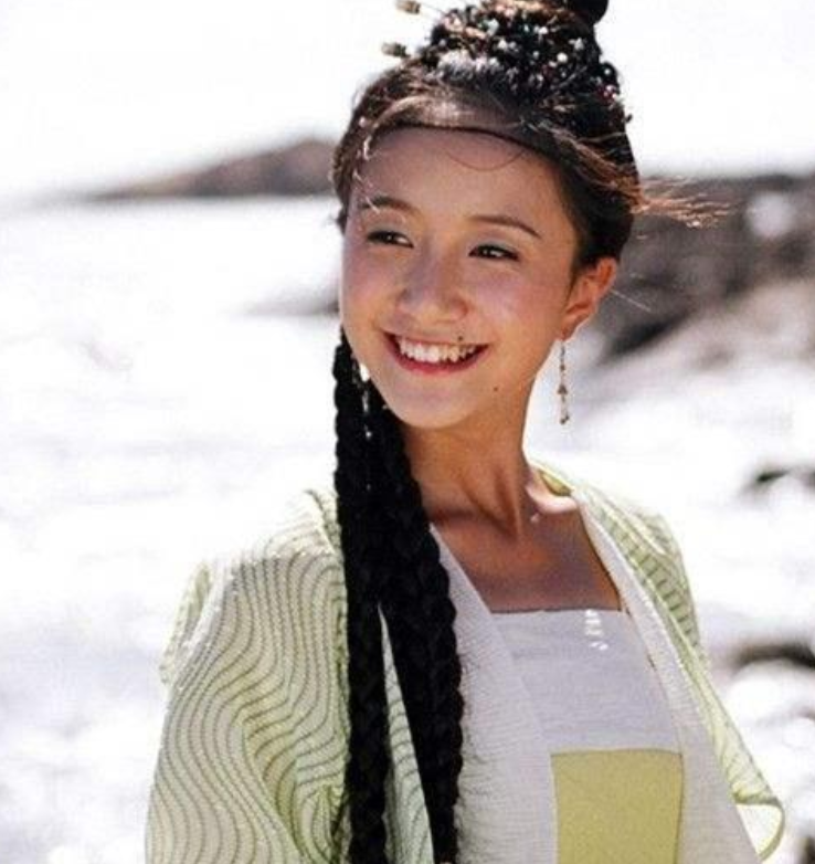 在当年的《大唐双龙传》里面,李倩也演了很多经典的角色,比如宋玉致