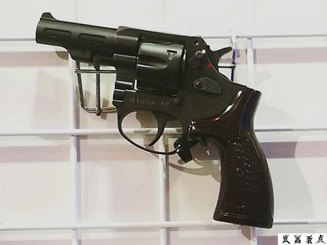 国产05警用转轮手枪嫌犯挨了20几发还未被制服