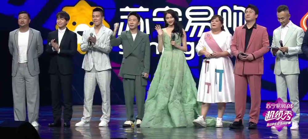 618晚会关晓彤与沈腾同框身高目测180cm