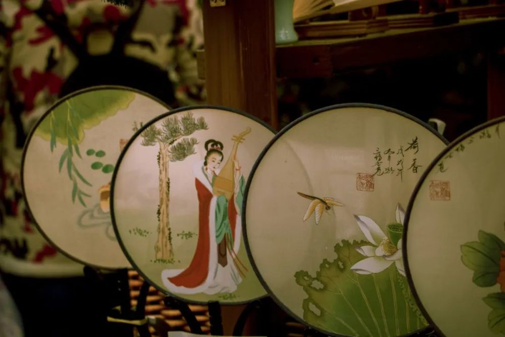 团扇|小扇引微凉，悠悠夏日长——趣话“扇子诗”