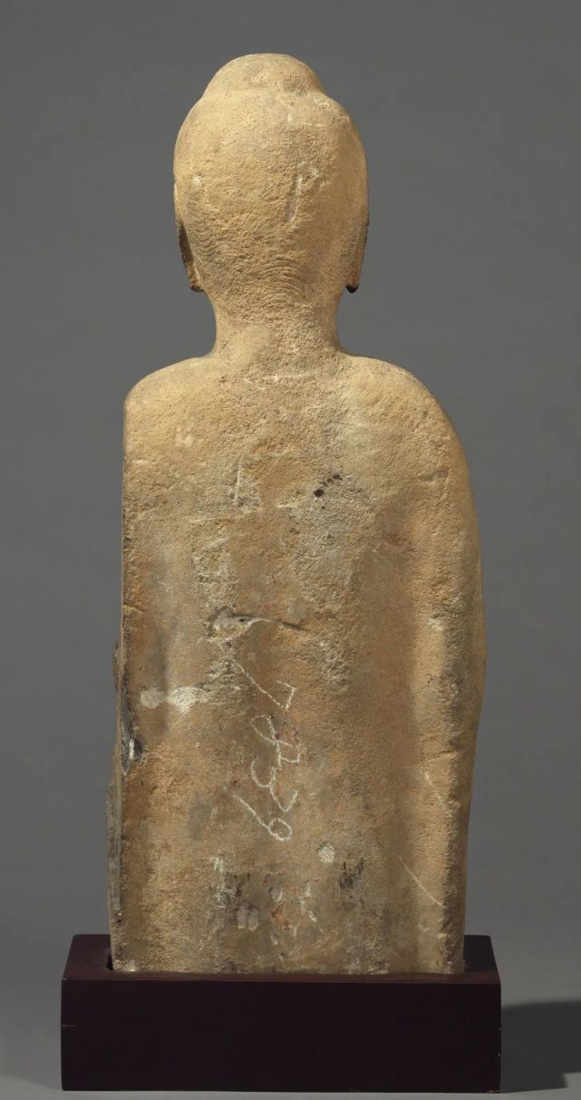 北齐石造如来立像