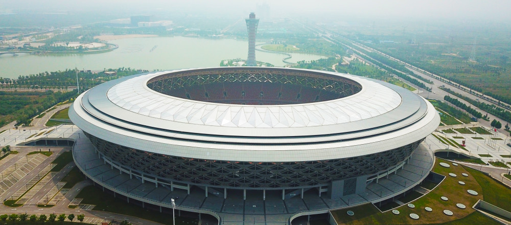 6月12日,航拍咸阳奥体中心体育场,体育场与附近的双照湖,火炬台交相