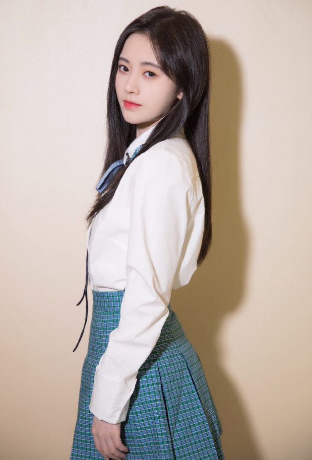 鞠婧祎不愧是 天然脸 女子 穿jk制服露面 这不是高中生 腾讯新闻