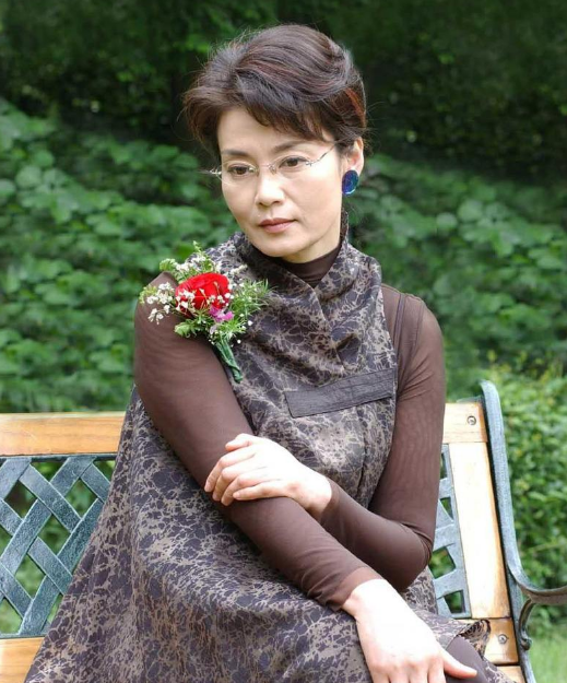 中国最好女演员,一部戏拿8个影后,为患癌母亲隐退8年至今仍单身