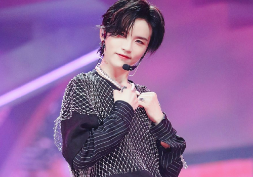 刘雨昕原女团蜜蜂少女,陆柯燃是fanxy red,看到谢可寅,想不到