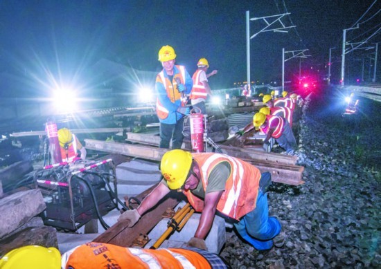 金台铁路轨道接入金华永康南站