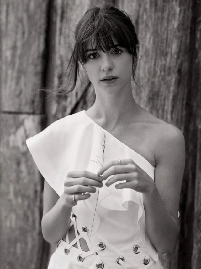 组图英剧普通人女主角黛西埃德加琼斯杂志写真