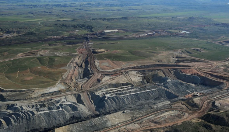 世界上最大的煤田,含煤面积18万平方公里,煤炭资源十分丰富