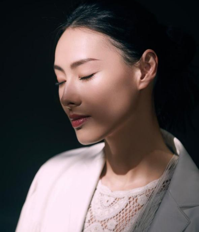 还记得才女武亦姝吗当初被吐槽丑近照曝光后校花本花