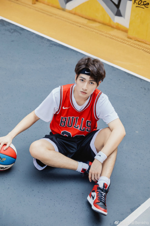 夏夜知君暖刘彬濠首次跨界化身篮球少年助燃热血校园