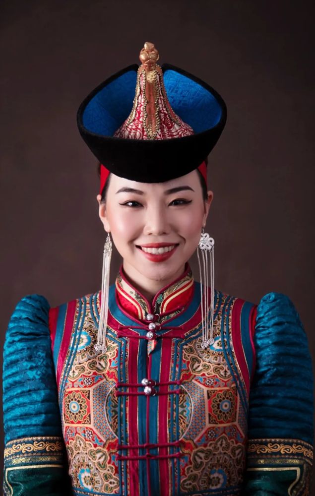 时爽包田宝向荣夜莺姐妹乌云塔娜(向下滑动查看更多)▉第三期 | 金花