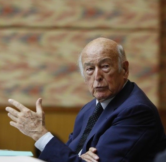 法国前总统瓦莱里·吉斯卡尔·德斯坦被称为《欧盟宪法》之父,他用"