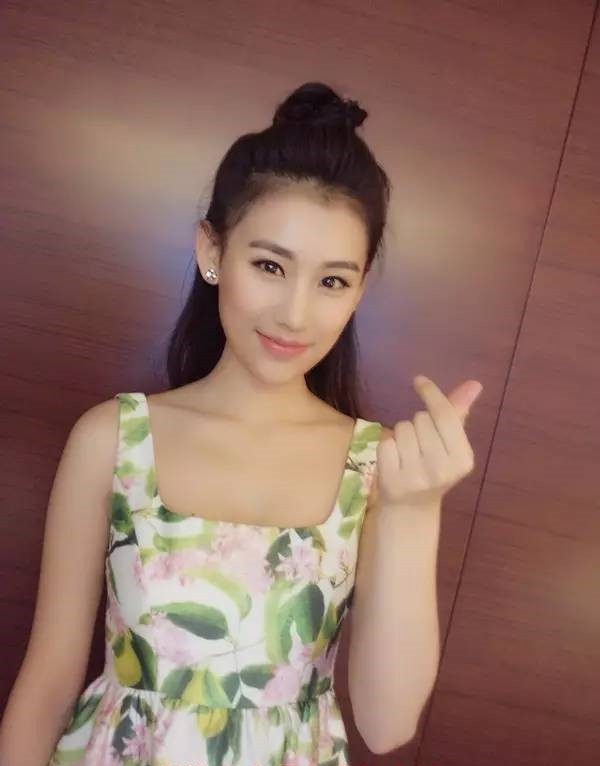 有种"专情"叫杨子,公司旗下女艺人神似黄圣依,让人分不清