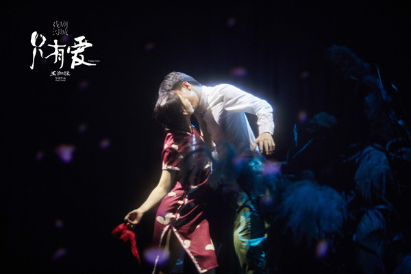 图说:《只有爱·戏剧幻城》剧照费玉清的歌喉,有着独有的"抖音",与他