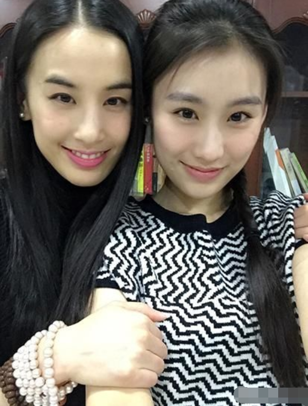 签约过杨紫,最后不欢而散,之后签约的新人就是被称为小黄圣依的王婉中