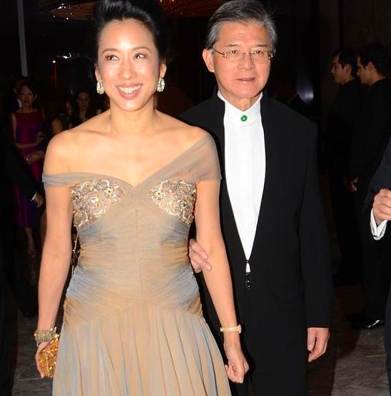 朱玲玲显无奈,继子大婚后妈没现身,罗康瑞不在罗俊诚也办婚礼