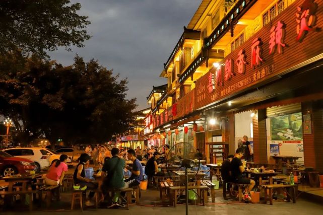 峨眉的"小马尔代夫",山上藏着的"人间翡翠",都是本地人常去的避暑地