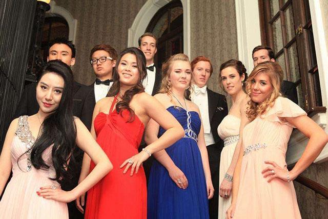 为什么现在的中国上流社会,喜欢疯狂模仿一两百年前的西方?