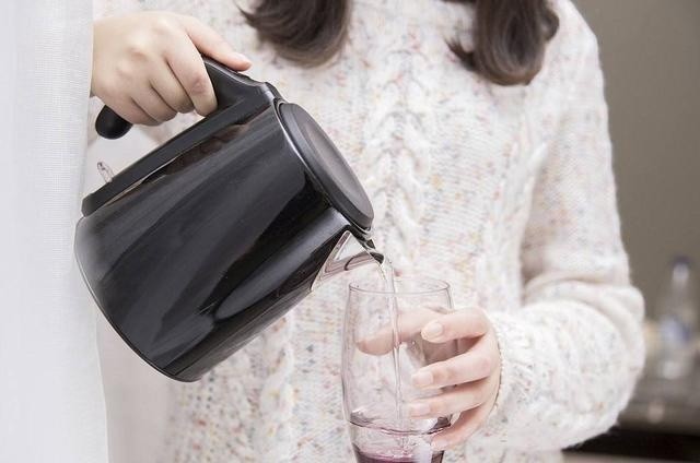 专家提醒,若以下3点喝水时不注意,喝了也是等于白喝