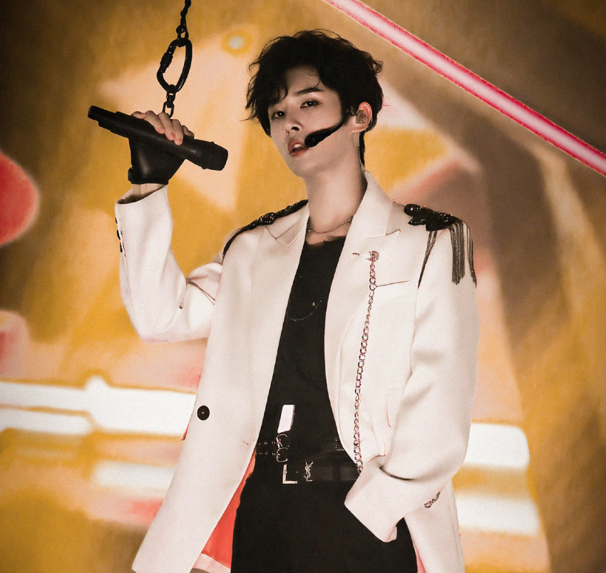 618晚会unine和the9用一套麦赵小棠戴李汶翰话筒难怪出问题