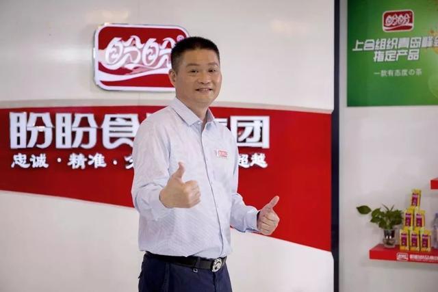 福建最大的隐形富豪,靠卖面包年赚50亿,还送员工52辆宝马