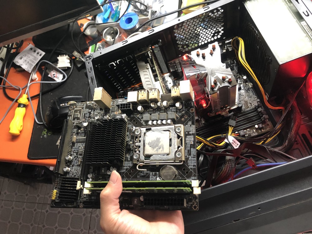 r-8g  *2处理器:intel xeon x5560我们来看一下客户的电脑原来配置,如