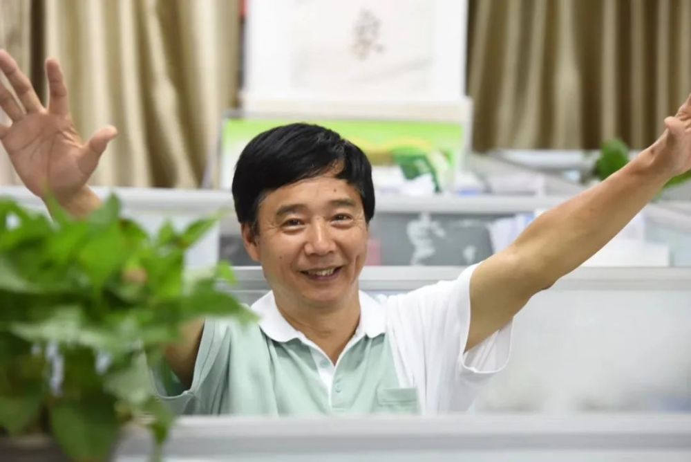 致敬,光耀老师!衷心祝您和范老师退休快乐,健康快乐,永远快乐.