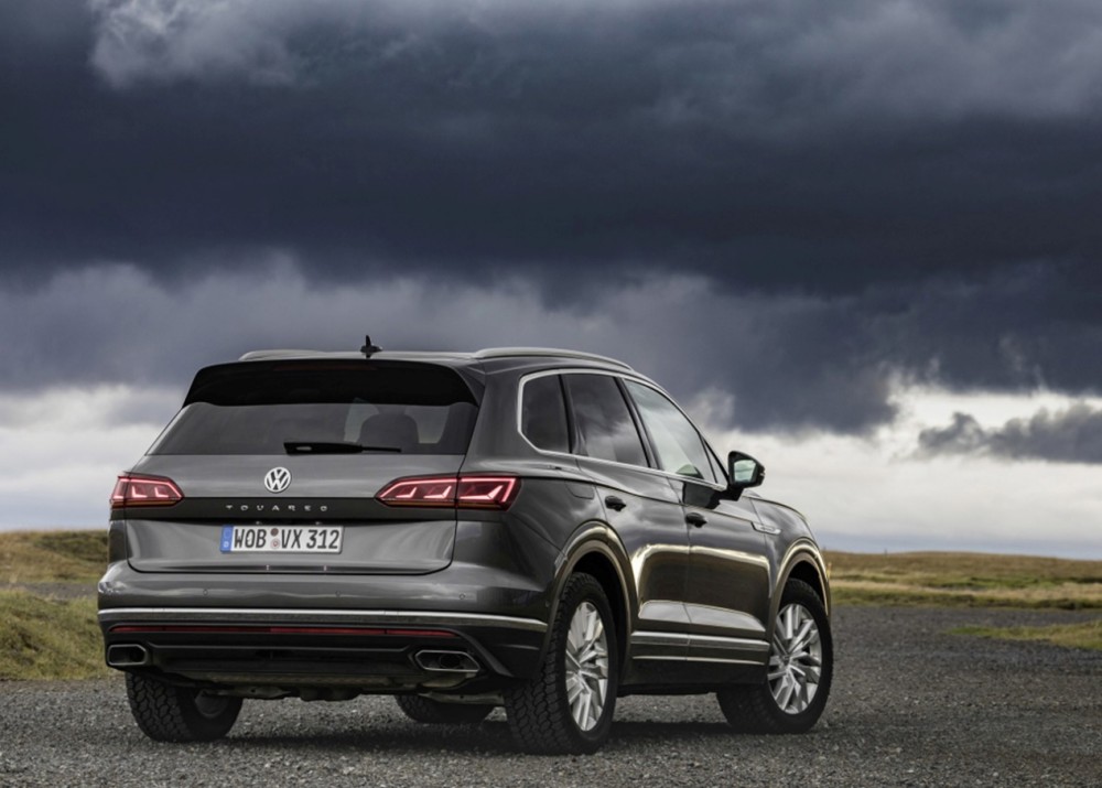 49秒破百的大众途锐属于高性能柴油车不愧为v8tdi