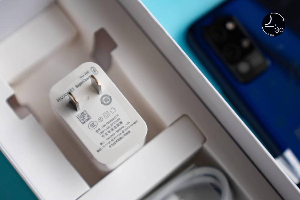 电池续航部分,荣耀 play 4 pro 内置了一块 4200 mah (典型值)的电池