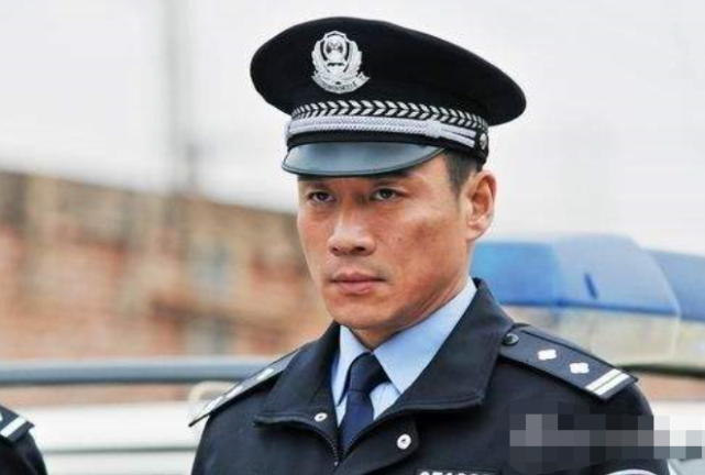 一个幸福的家庭,丁海峰能够成为圈内受人尊敬的演员离不开妻子的支持
