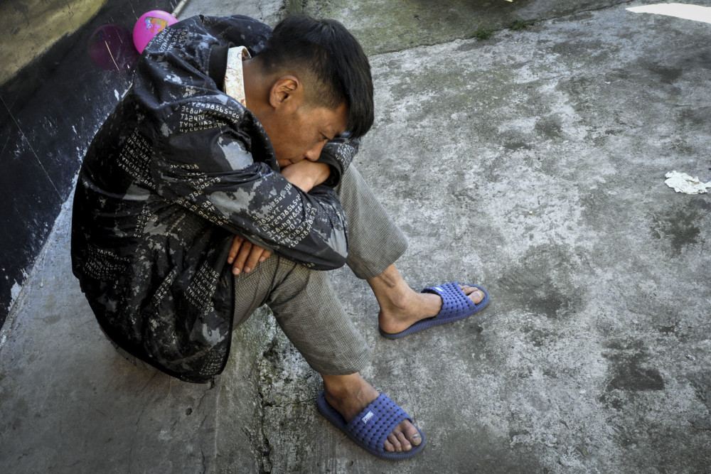 四川一残疾男子将重症孩子背出大山求医,结果医生一句话他傻眼了