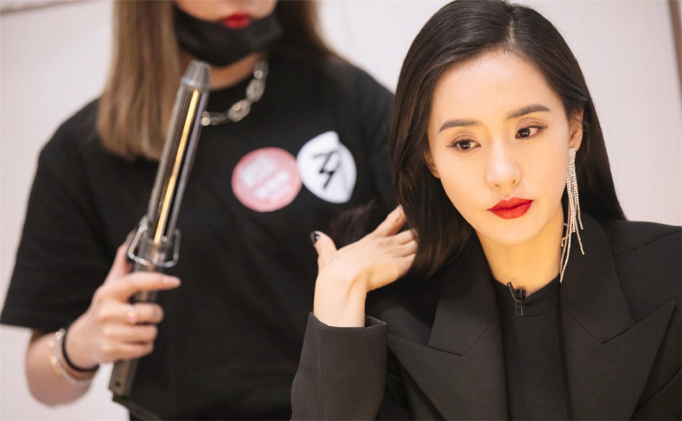 热情奔放气质内地影视演员美女明星王智参加综艺节目写真