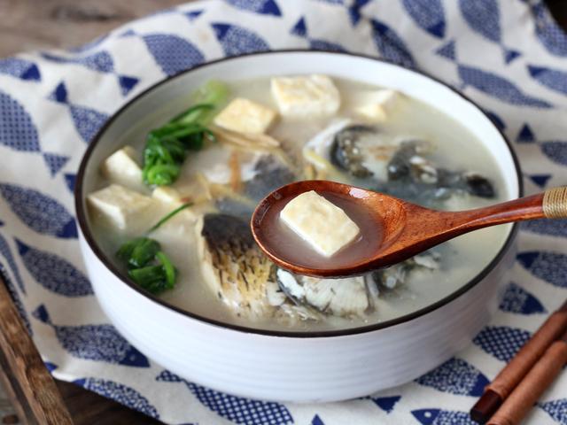 煮鱼头豆腐汤豆腐不要直接放多做一步豆腐不碎鱼汤更鲜美