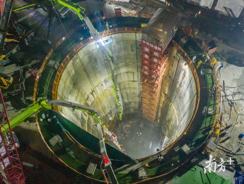 这是珠三角工程首个完成内衬施工的超深盾构工作井,拉开了珠三角水