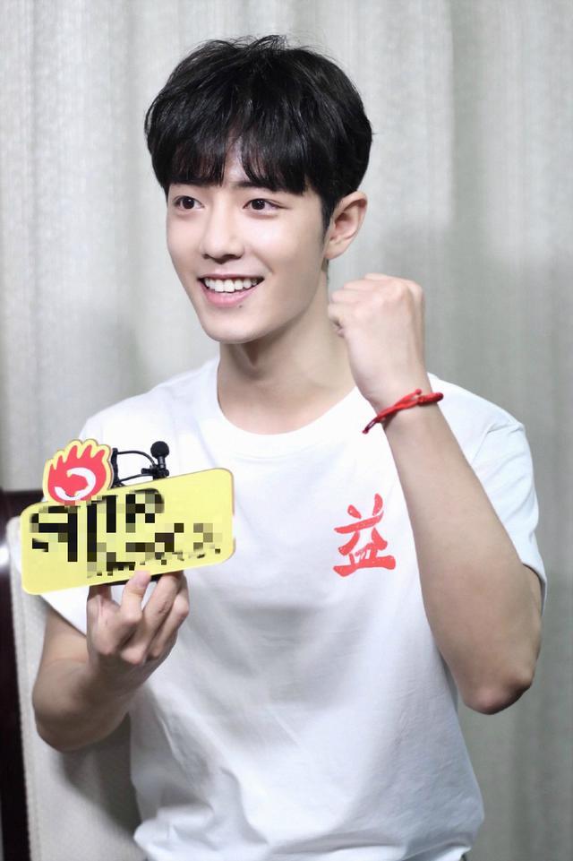 粉丝|肖战直播释放信号：三方“封锁”正在破局，粉丝为一句话泪目