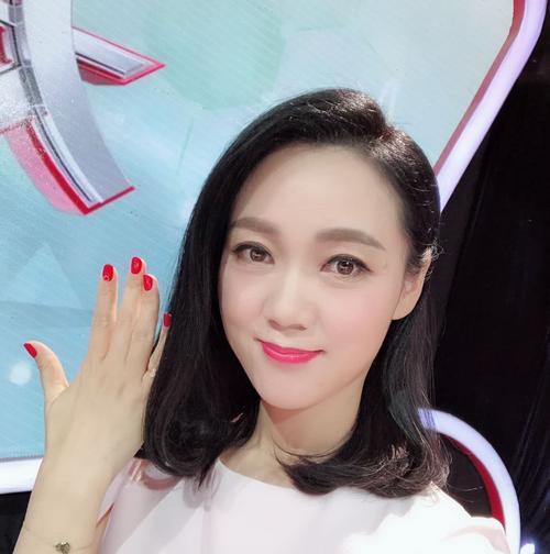 当时得收视率一直是全国前三,在合作伙伴李彬离开节目后,更是独自一人