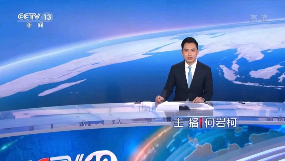 何岩柯|央视最帅的80后新闻主播何岩柯，这颜值和资历完全可以考虑接郭志坚的班