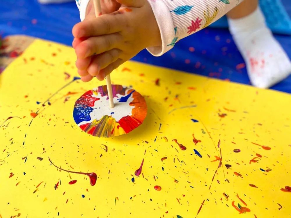 绘画|那些爱画画的明星小孩，现在都怎么样了？