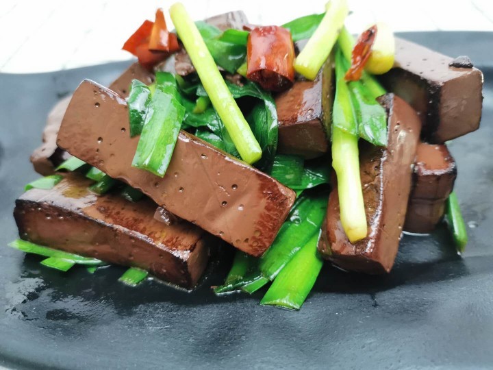 猪血和它是绝配!简单一煮就上桌,成本不到2块钱,比红烧肉过瘾