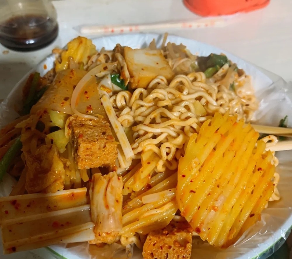 太原隐匿于深巷中的麻辣拌,9元一大碗,麻辣鲜香超过瘾