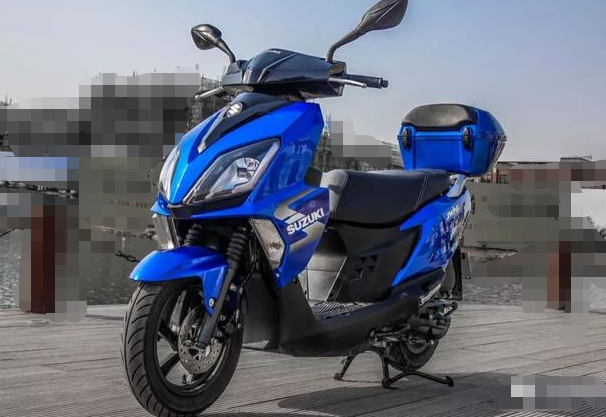 铃木125级运动踏板,电喷引擎6.9kw,前轮碟刹,双油门线9380元