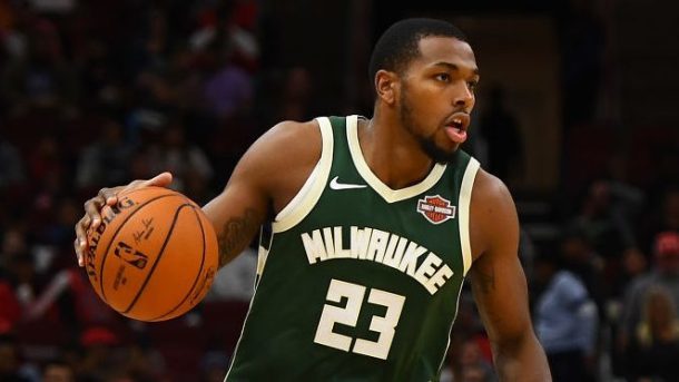 雄鹿队后卫斯特林·布朗公开站队詹姆斯!