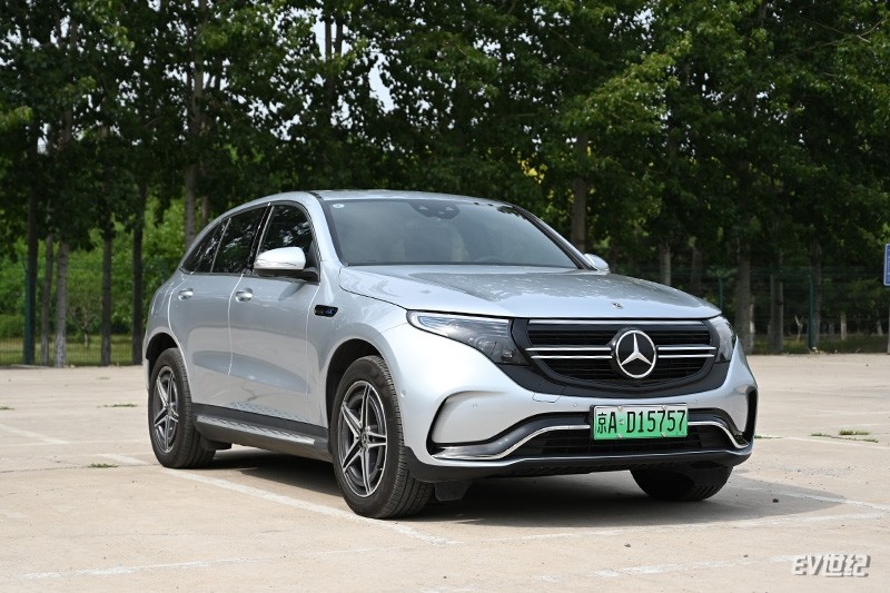 我們今天體驗的主角是奔馳首款純電動suv——eqc400車型.