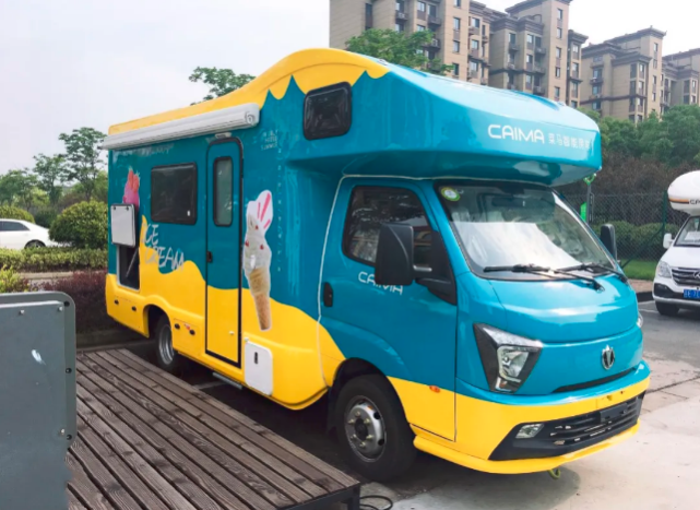 轻卡版底盘一款售368万的冰淇淋房车来啦