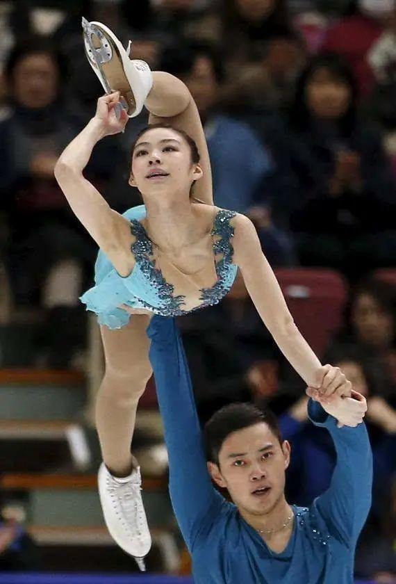 没有了女伴的金杨和被张昊放弃的彭程组成了新组合.