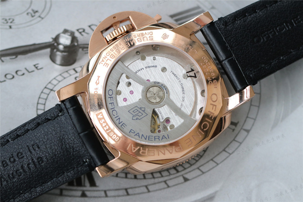 沛纳海974采用自研的一体式机芯,功能一致,走时准确,稳定性极高.